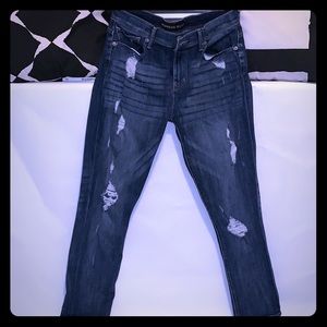 Distressed Jeans Slim Leg